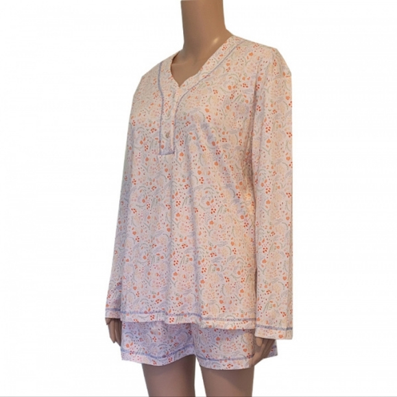 Vivianne, shorts and long sleeve top, multicolor flowers print. - Picture 1 of 1